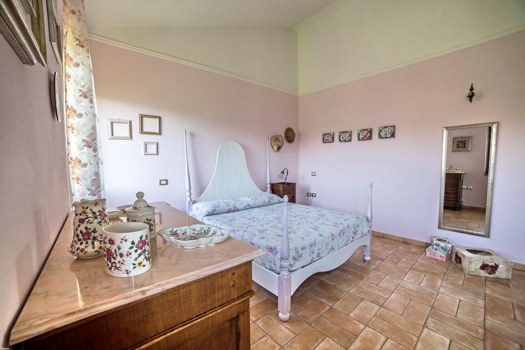 La Rupe Del Falco Monteciccardo Bagian luar foto
