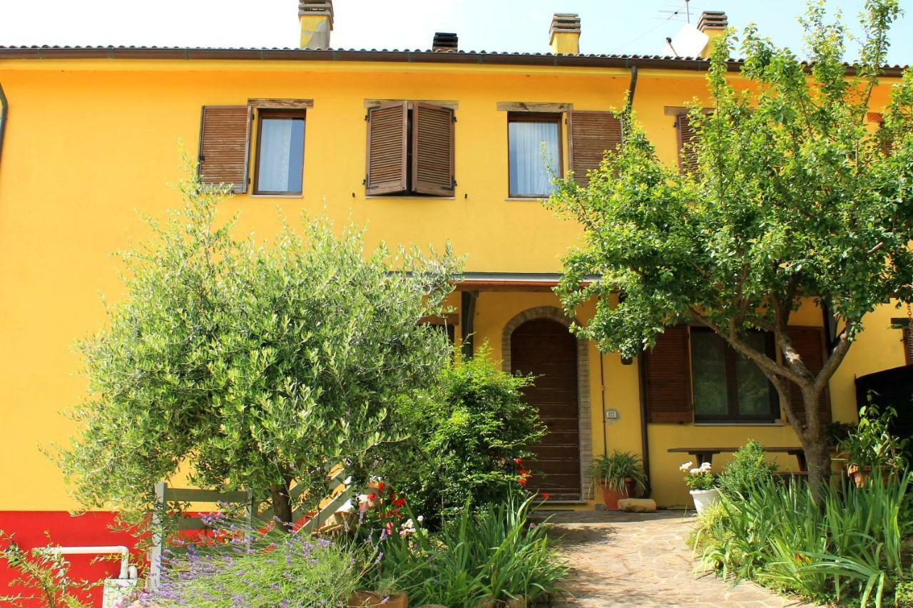 La Rupe Del Falco Monteciccardo Bagian luar foto